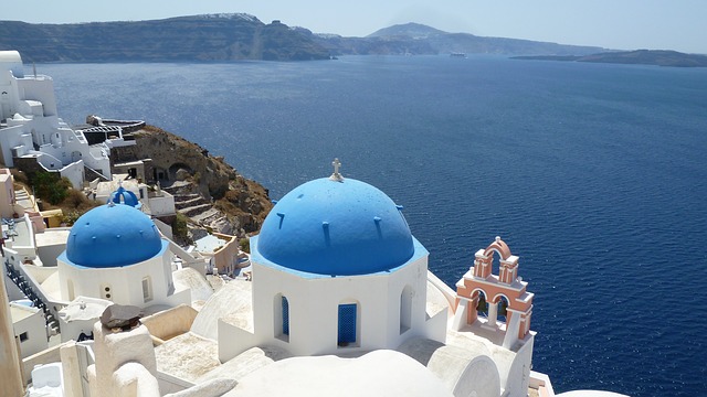 ギリシャのサントリーニ島の青いドーム1
