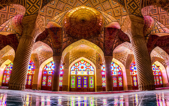 イランのカラフルなモスク